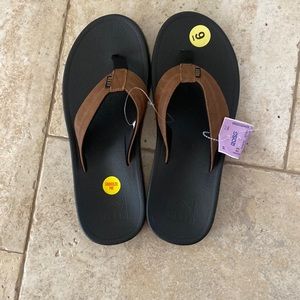 Brand new! Men’s Reef sandals